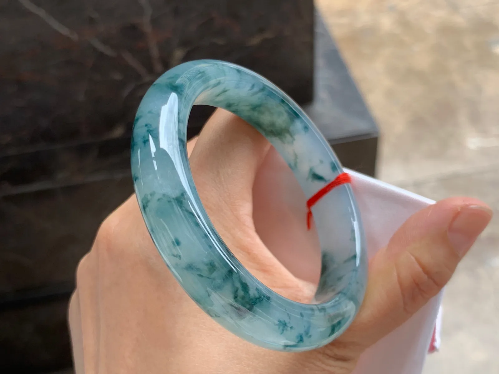 57-13-9mm
冰种飘花手镯 水润冰透 花色灵动飘逸