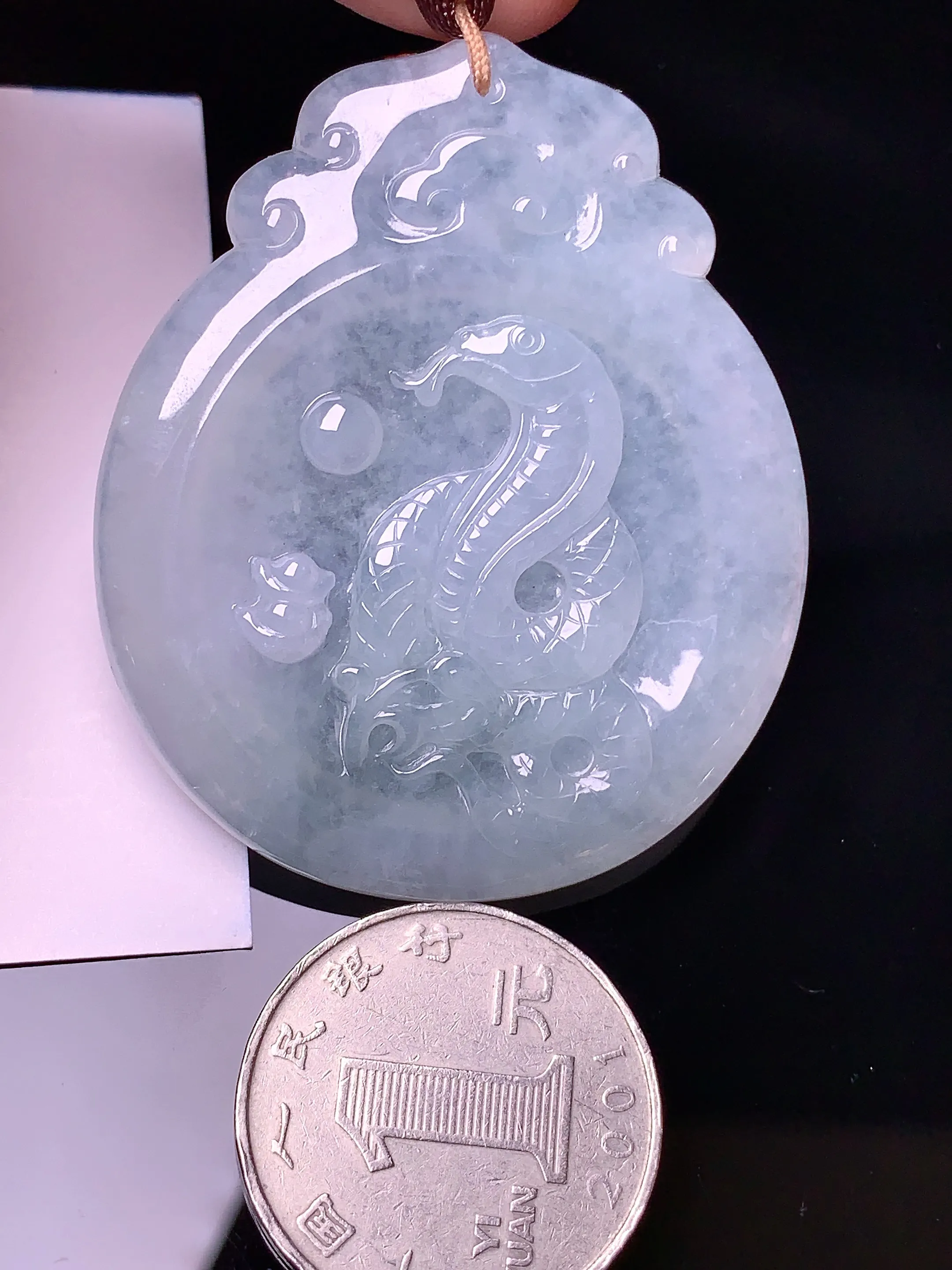 冰种生肖蛇吊坠 玉质细腻 色泽艳丽 整体尺寸52.5*43.7*4.7
