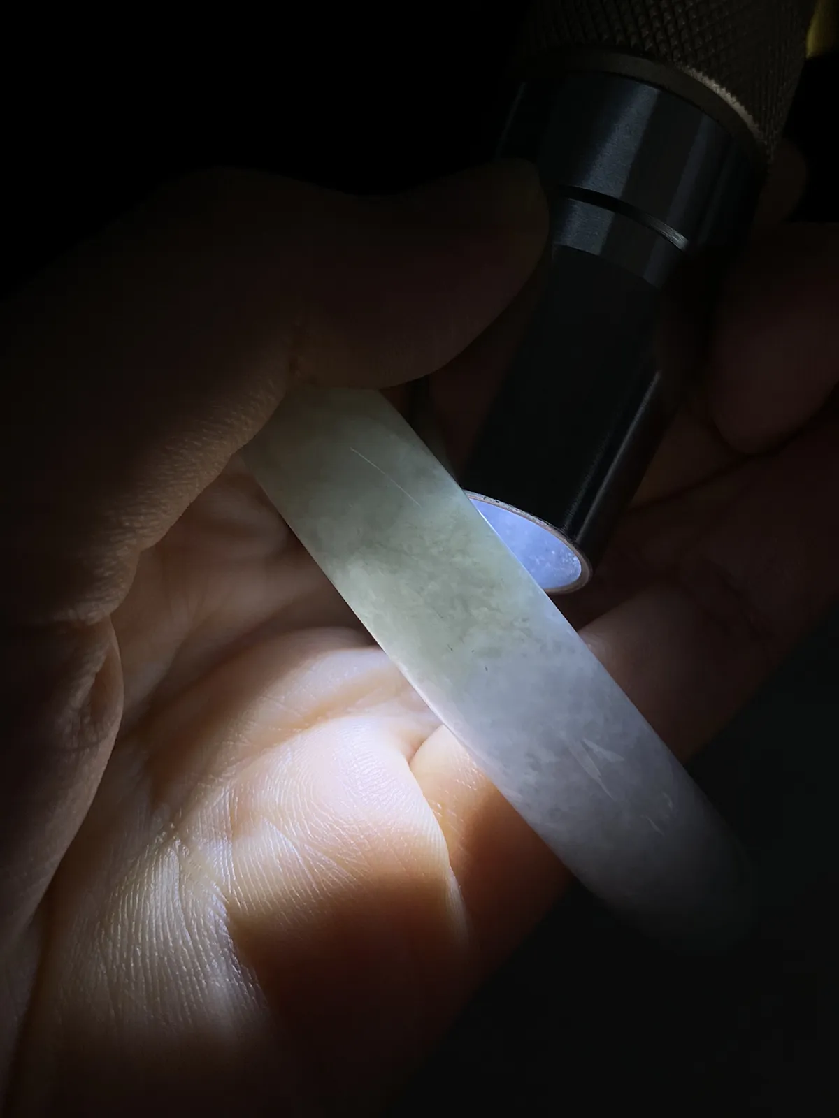 正圈59圈口，翡翠糯化种淡黄色手镯