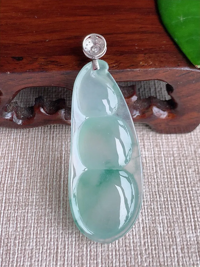 a货翡翠老坑冰种18K金镶嵌飘花四季豆福豆平安豆吊坠 尺寸50×43×17.5×6mm 重量8.22g 0604
