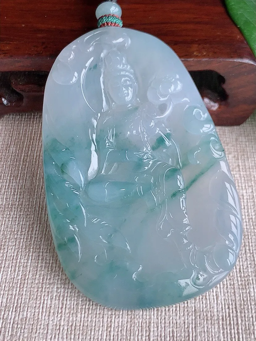 a货翡翠老坑冰种飘花大势至菩萨吊坠 尺寸69.8×43.7×5.4mm 重量46.07g 0604
