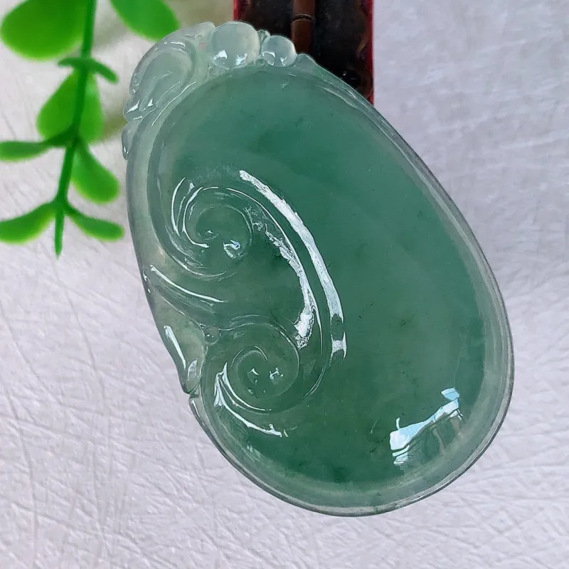自然光实拍 冰飘花万事如意翡翠吊坠， 莹亮光泽，色泽清爽 寓意好 佩戴上身效果更端庄高贵，#082.