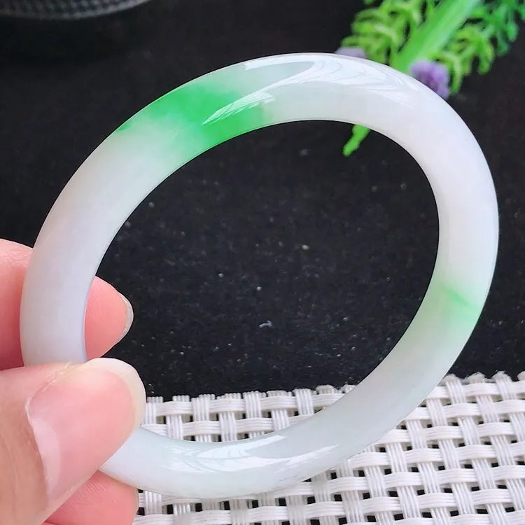 自然光52圈口老坑精美冰润白底青飘阳绿圆条手镯翡翠玉镯尺寸52/8.5/8.1