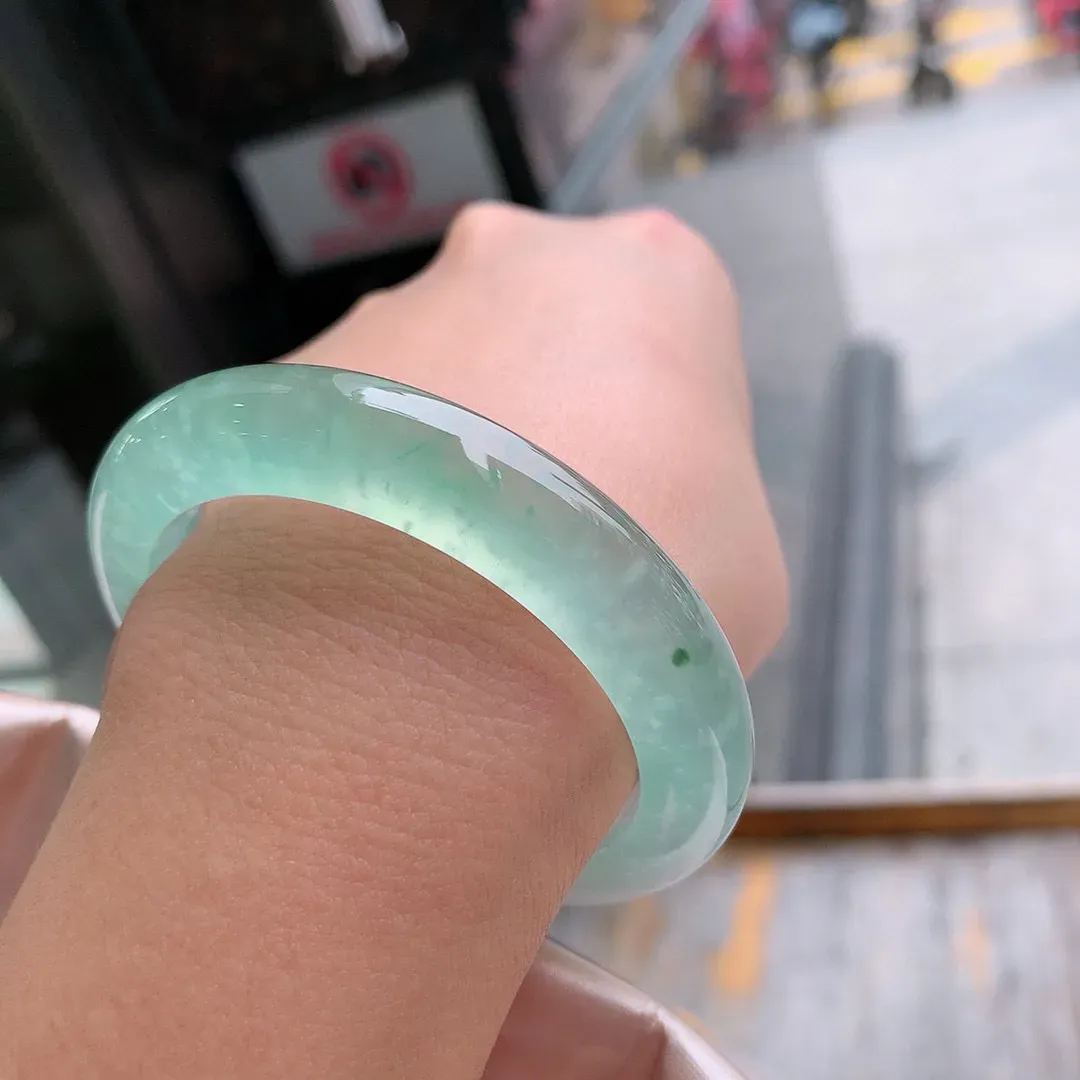 玻璃种阳绿飘雪花棉 一丝细线 尺寸:52.1/10.3/8.8 种色俱佳 高品质
