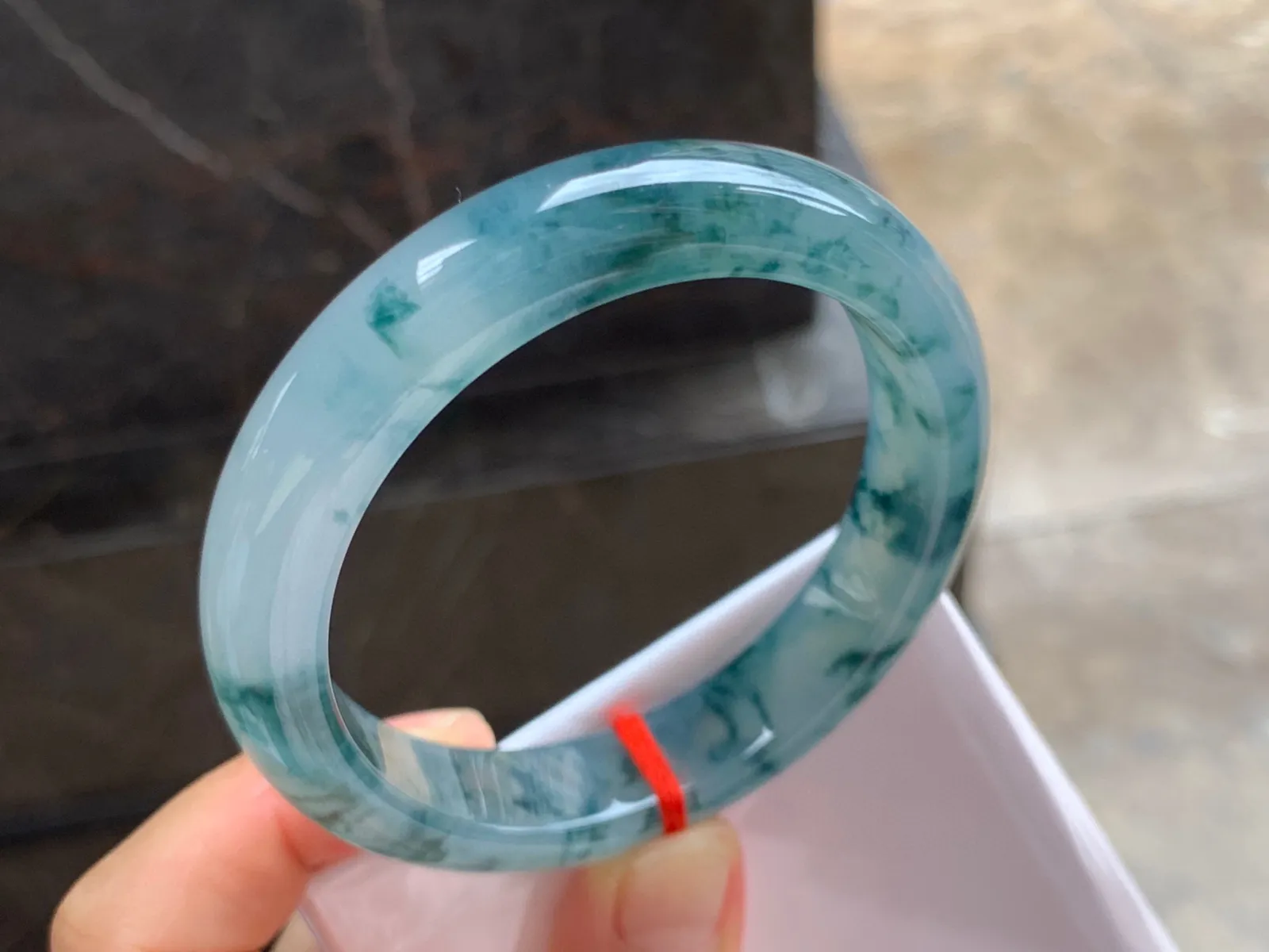 57-13-9mm
冰种飘花手镯 水润冰透 花色灵动飘逸