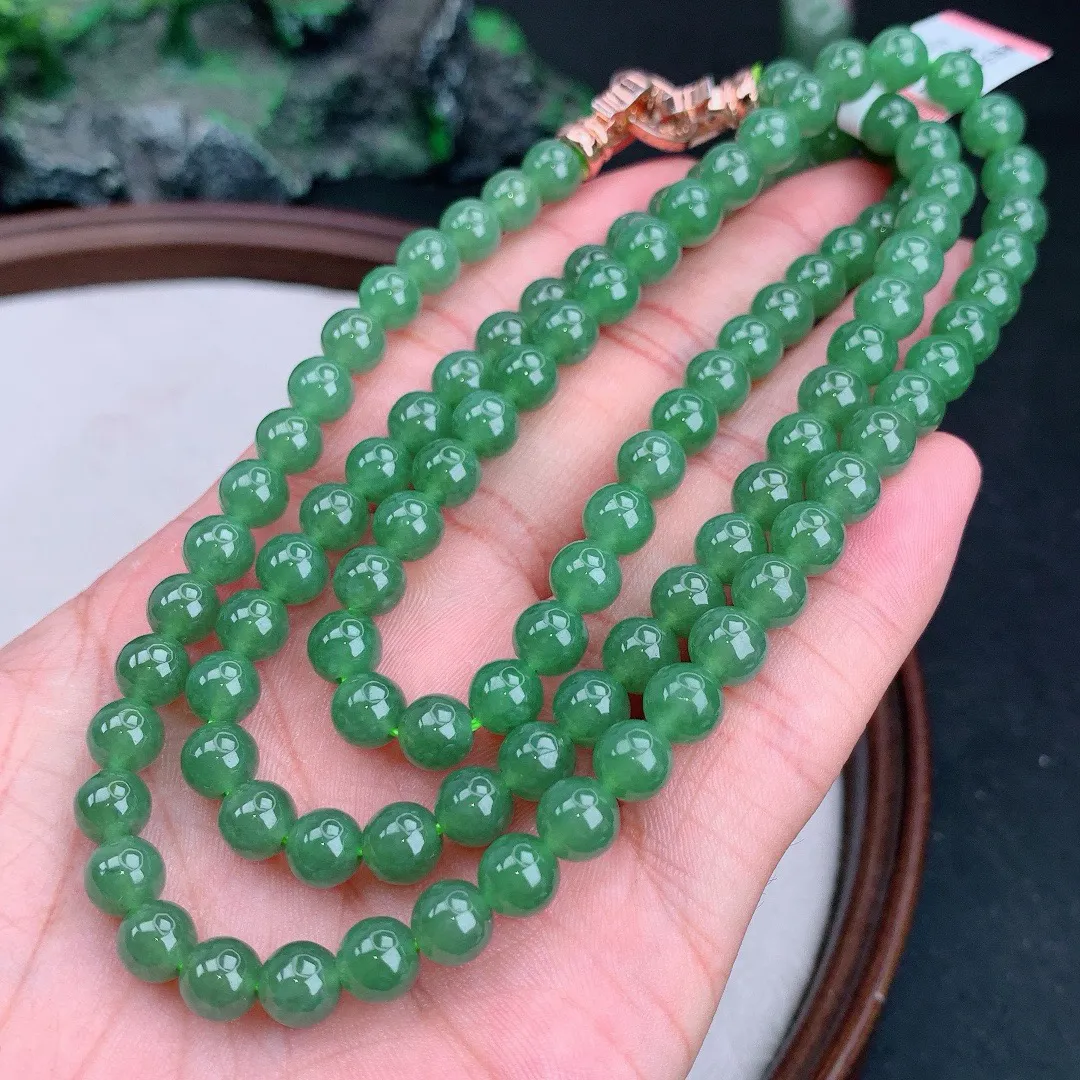 缅甸天然A货翡翠满绿圆珠项链
尺寸6.5mm  重65.00g