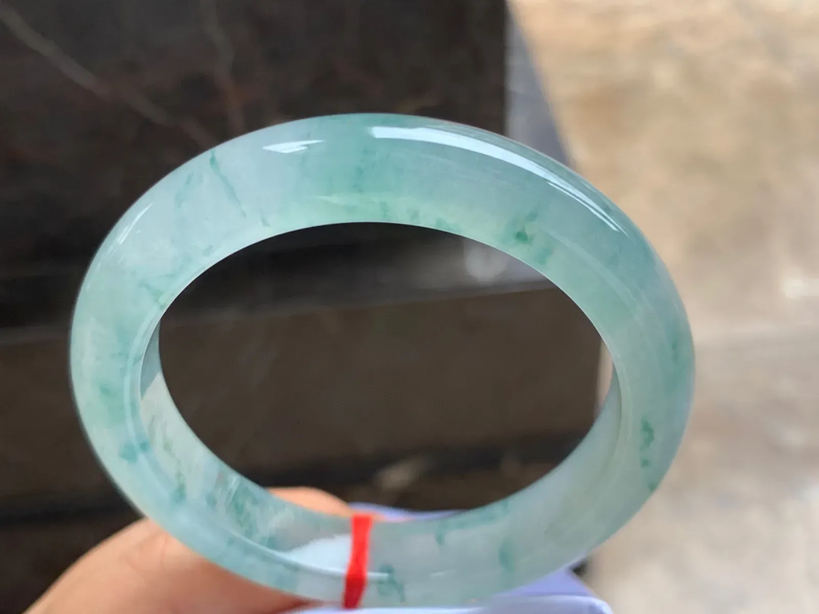 58.5-12-9mm
冰种飘花手镯 水润冰透 花色灵动