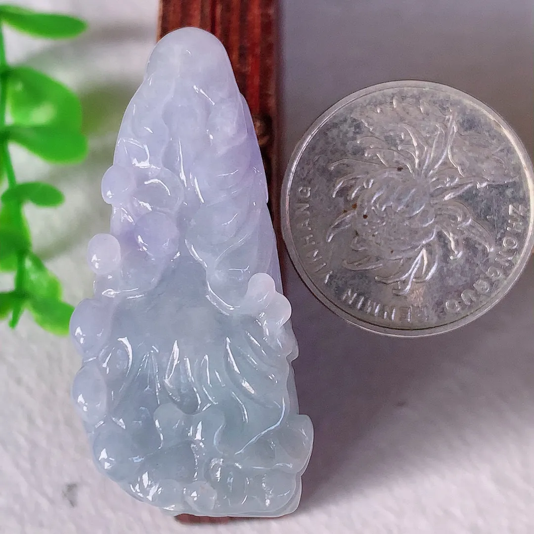 自然光实拍，冰润紫罗兰翡翠白菜吊坠 百财聚来，财源滚滚，精工水润的白菜 十分厚实，性价比高！#061.4尺寸45*21*10mm