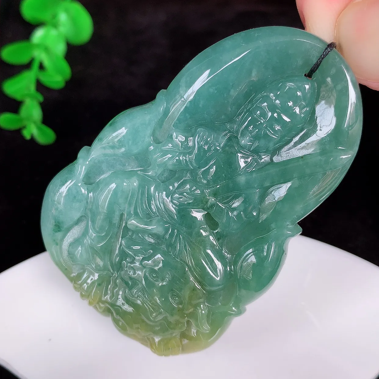 自然光实拍，冰润双彩翡翠文殊菩萨吊坠，赐福观音，种老水足，水润通透 雕工精致，慈祥端庄，美观亮丽#531.4尺寸66*43.5*7mm