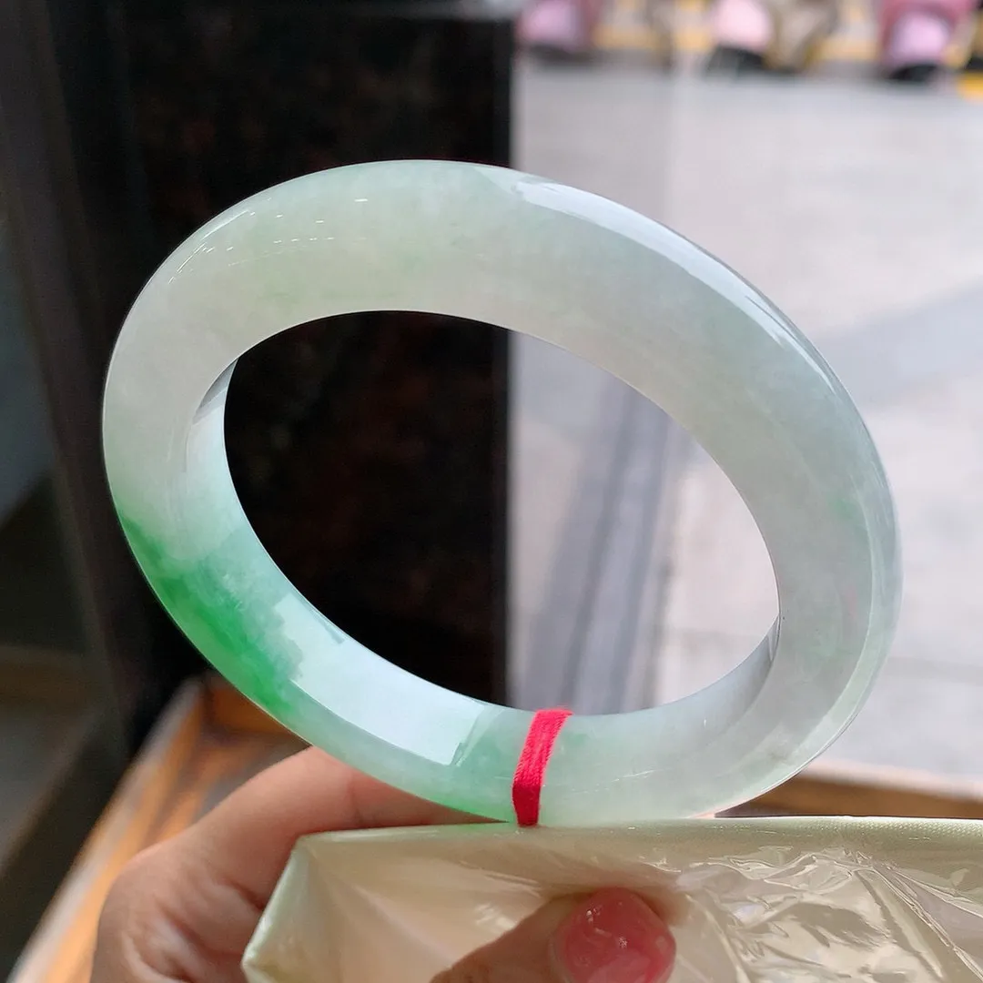 正圈冰阳绿 无瑕 尺寸:61.4/12.3/10.5 种色兼备