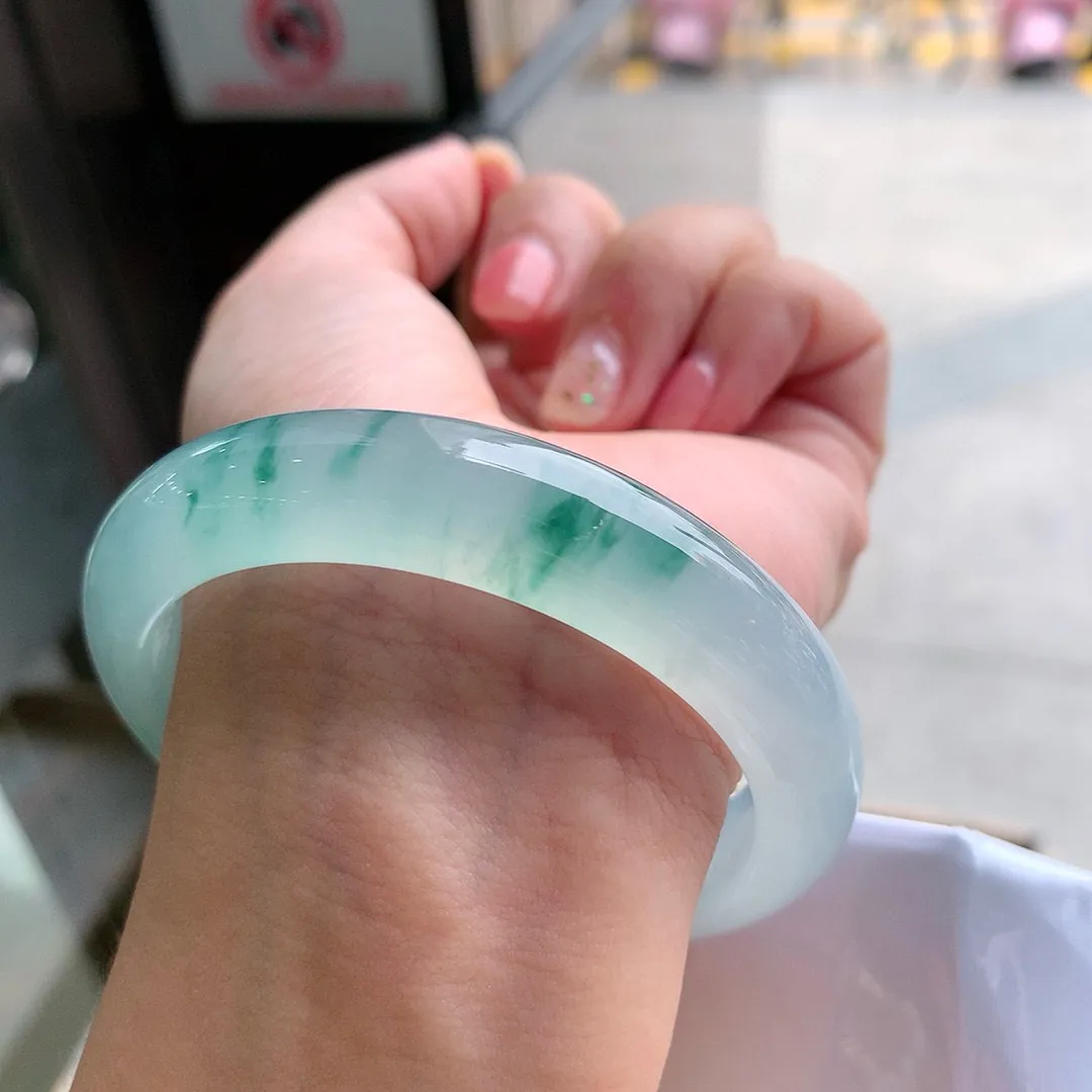 正圈冰玻飘花 无瑕 尺寸:57.5/12.4/8.9 花美 种水好