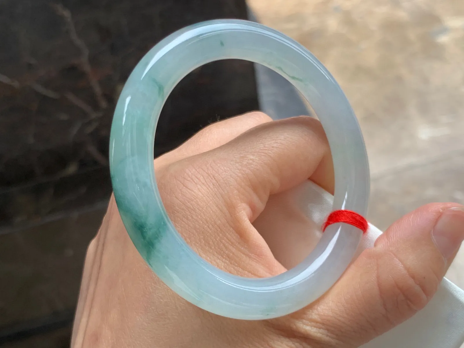 55.5-9mm
冰种飘花圆条手镯 水润冰透 清爽