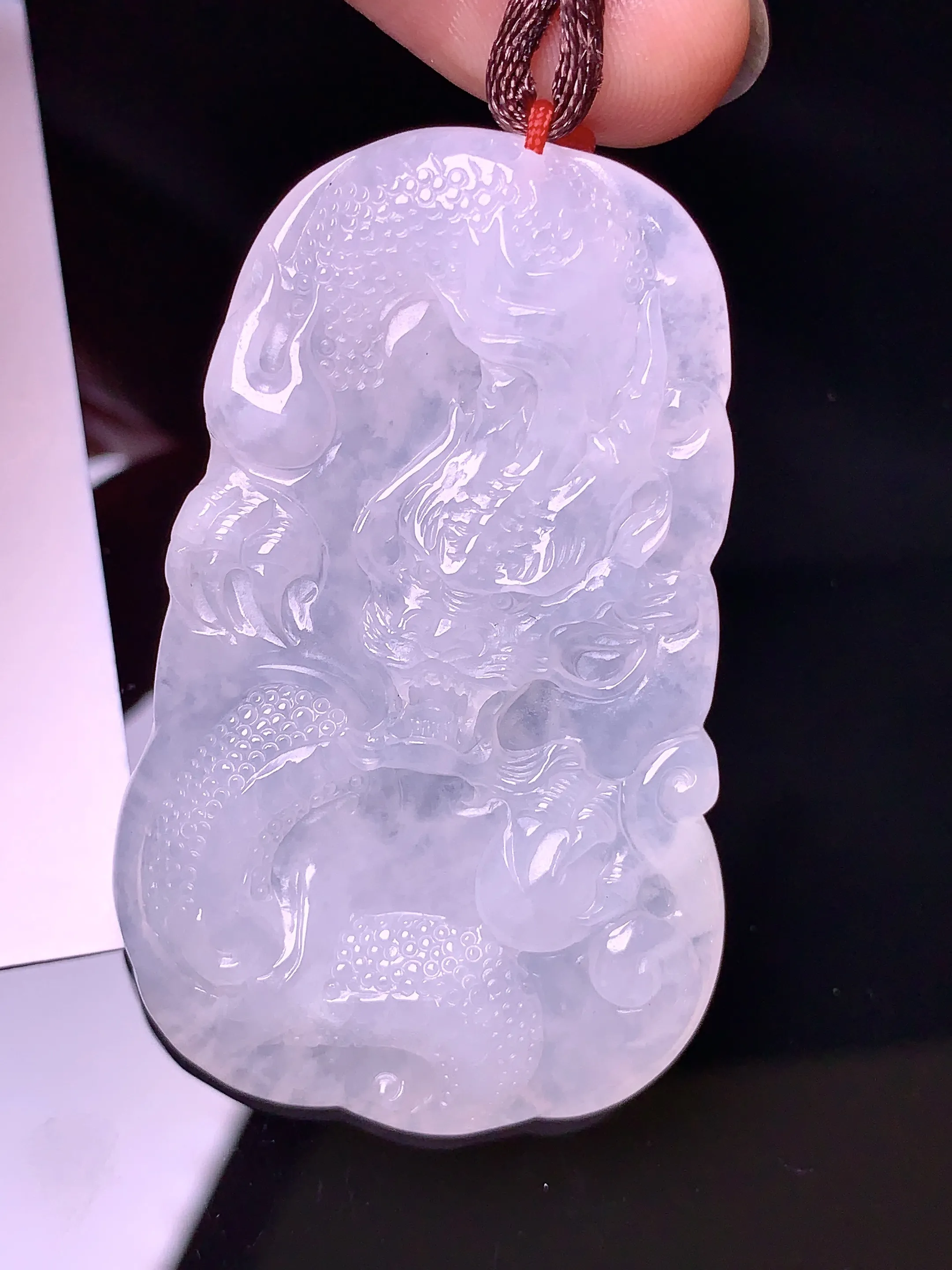冰种龙牌吊坠吊坠 玉质细腻 色泽艳丽 整体尺寸50.5*31.5*5.6