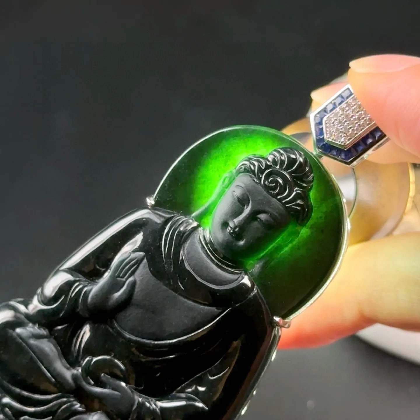 精品墨翠大日如来 种好色正 黑度极好 打灯通透 油性十足 尺寸71