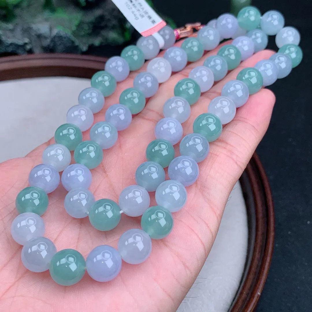缅甸天然A货翡翠多宝马卡龙圆珠项链
尺寸10mm  重102.44g