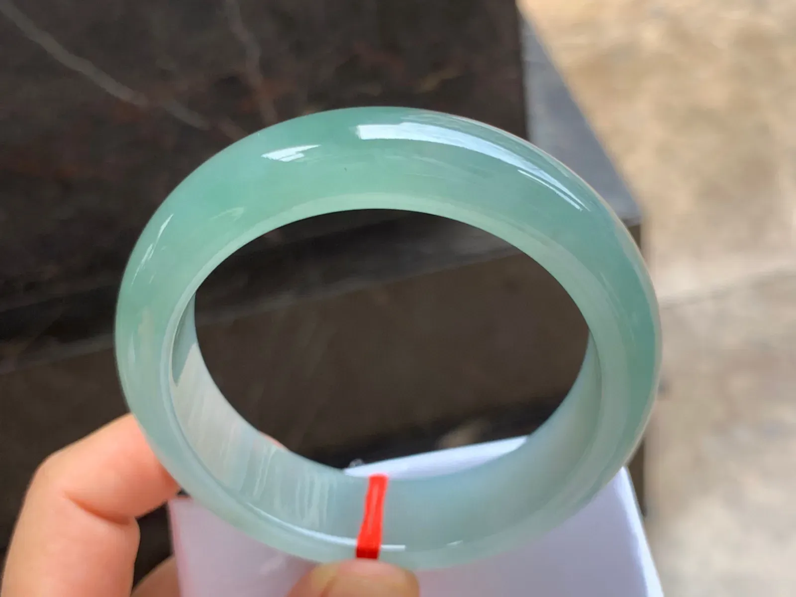 58-16.5-9mm
冰种晴水宽版手镯 温润细腻 水润 条形宽厚 上手大气