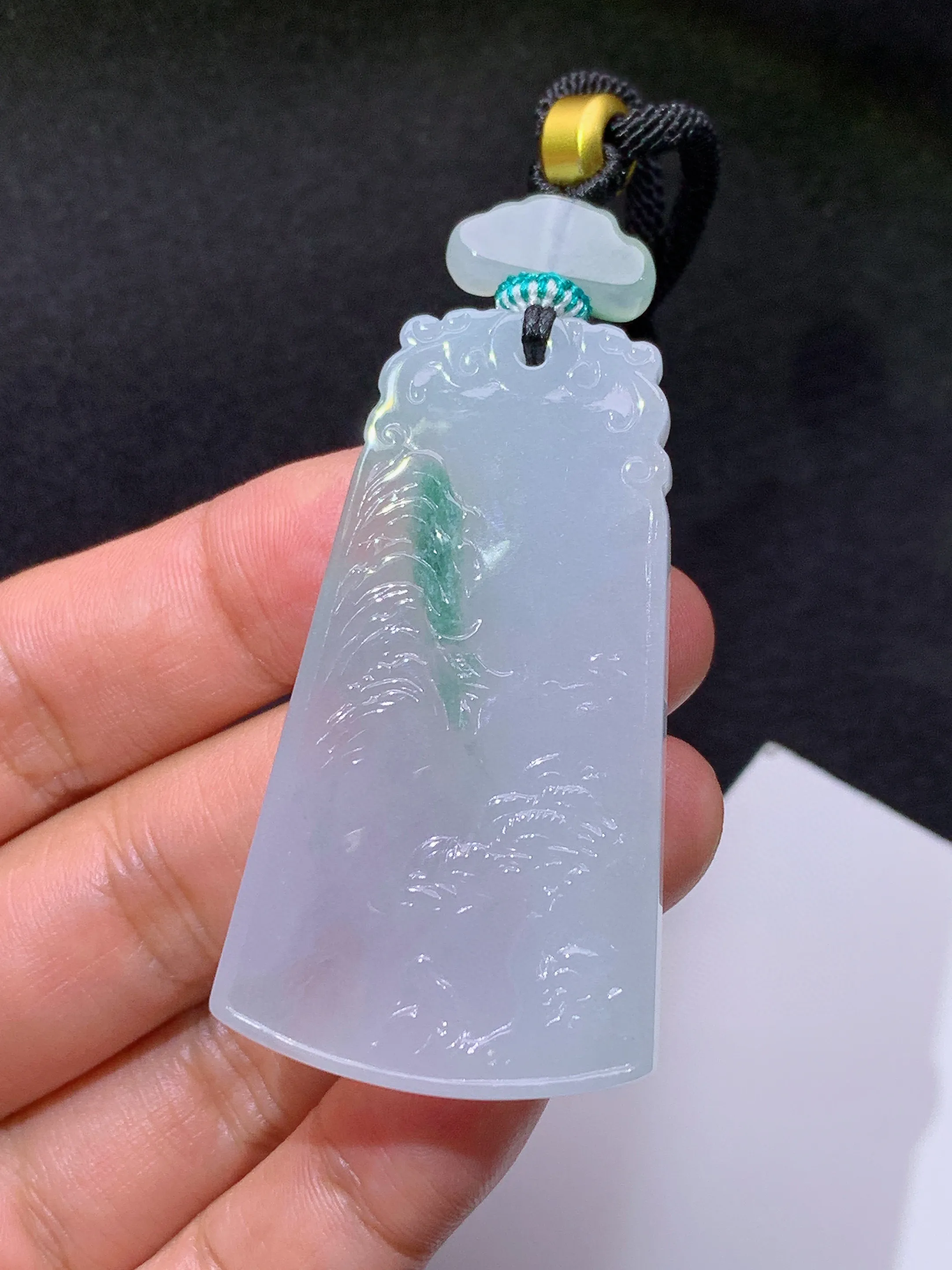 冰飘花山水牌，冰润细腻，种老水足，整体尺寸52.5*28.9*5.5