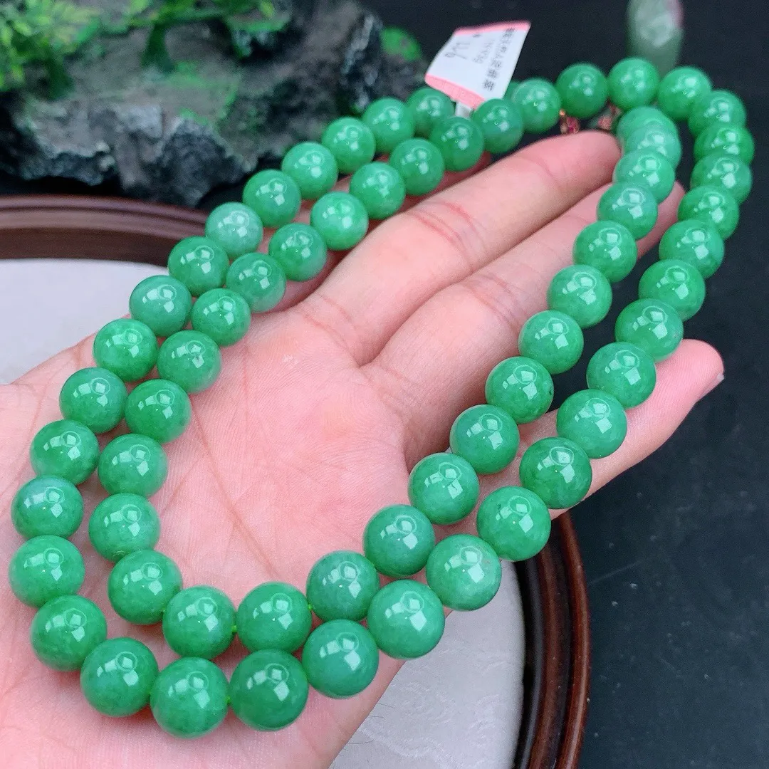 缅甸天然A货翡翠满绿圆珠项链
尺寸10.2mm   重119.93g
