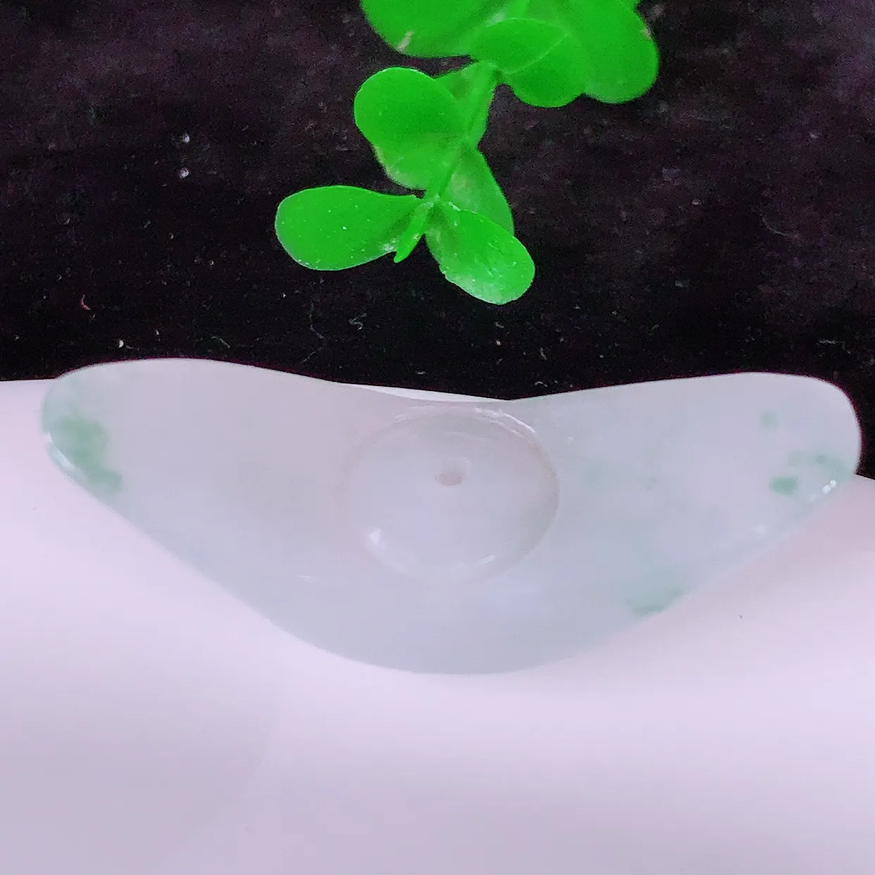 自然光实拍，冰润飘花招财元宝翡翠吊坠 招财进宝，种老水足，雕工精湛 寓意美好 佩戴时尚出众！#055.3尺寸40.5*13.8*10.5mm
