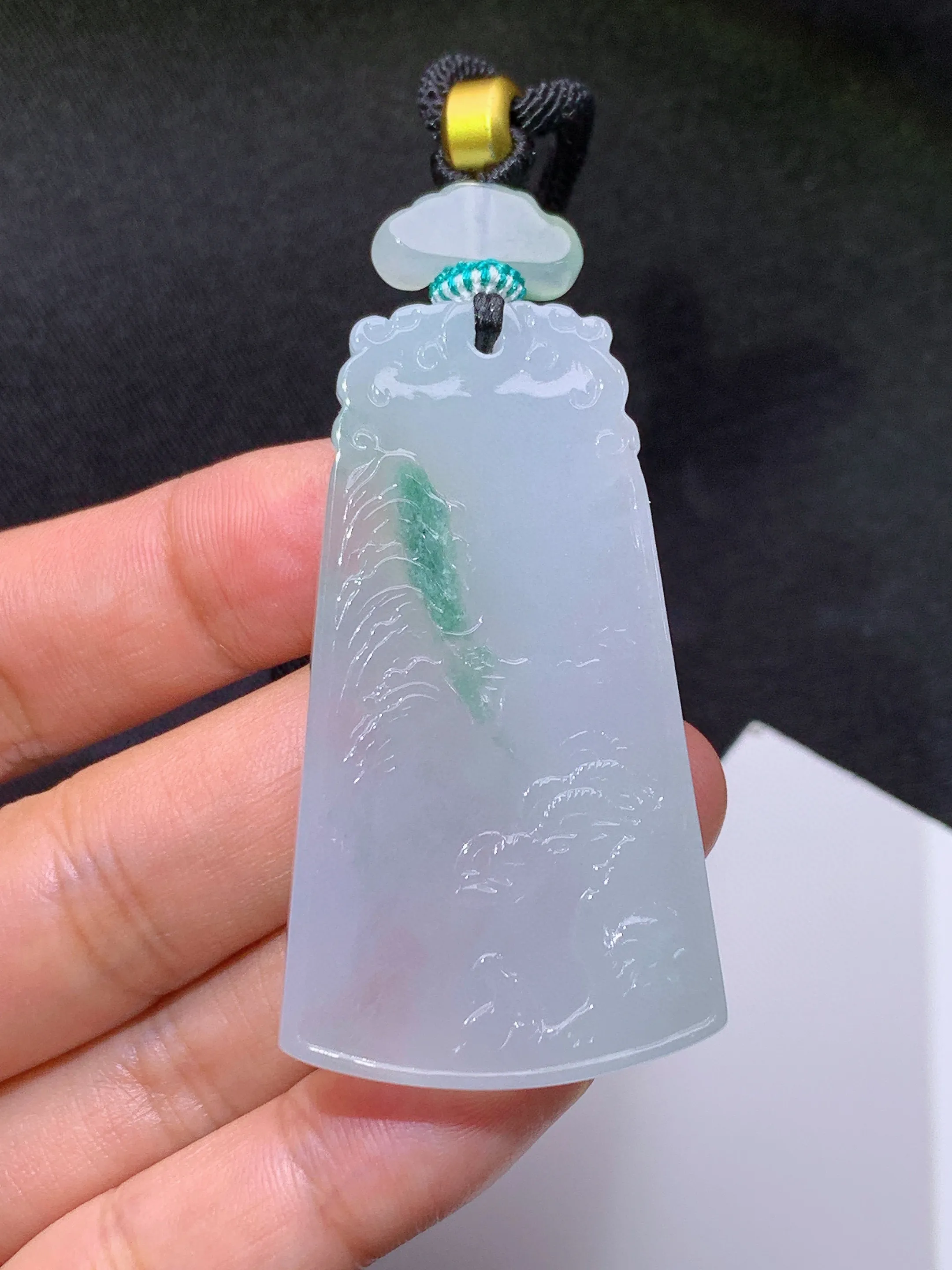 冰飘花山水牌，冰润细腻，种老水足，整体尺寸52.5*28.9*5.5