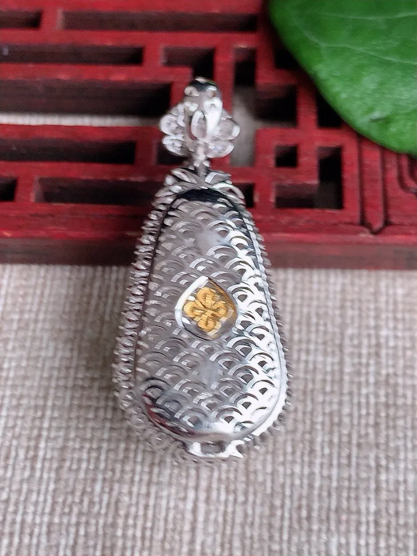 a货翡翠老坑冰种18K金伴钻镶嵌飘花叶子金枝玉叶吊坠 尺寸35.7×15.7×10.6裸石22×12mm 重量6.50g 0604