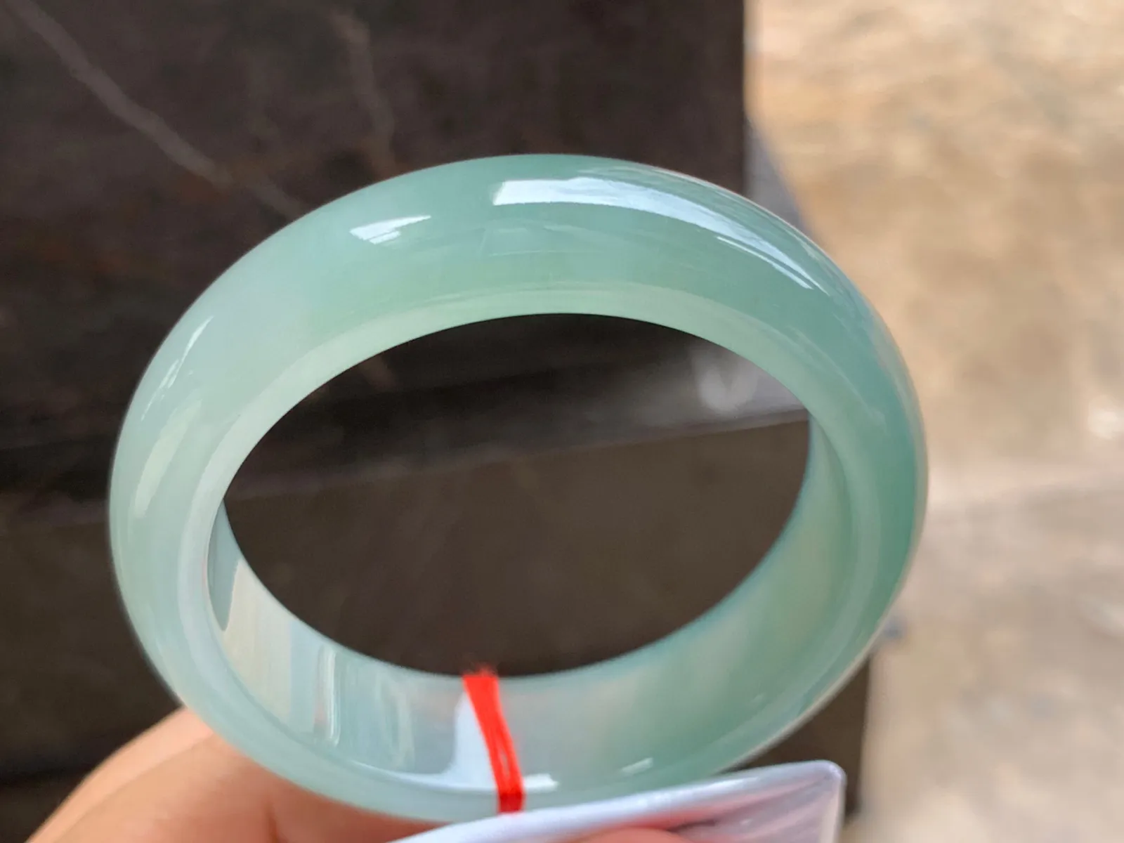 58-16.5-9mm
冰种晴水宽版手镯 温润细腻 水润 条形宽厚 上手大气