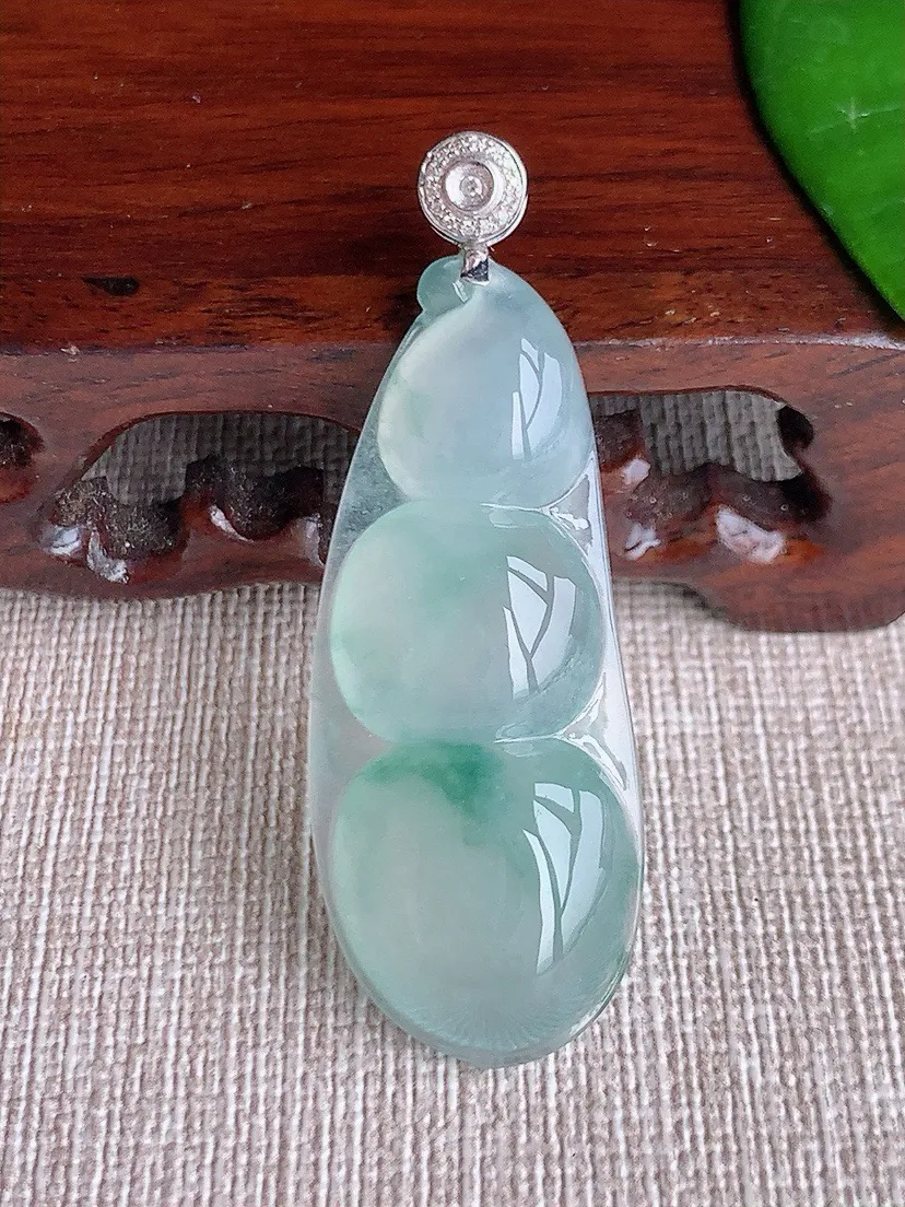 a货翡翠老坑冰种18K金镶嵌飘花四季豆福豆平安豆吊坠 尺寸50×43×17.5×6mm 重量8.22