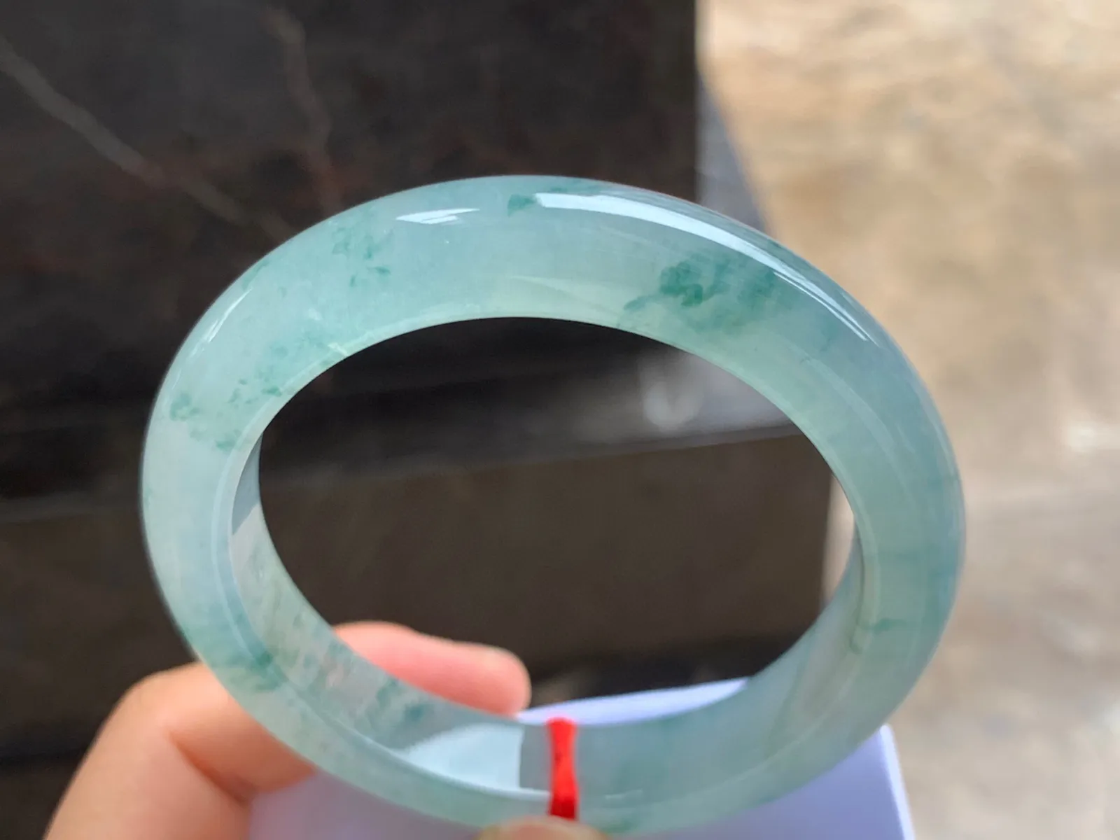 58.5-12-9mm
冰种飘花手镯 水润冰透 花色灵动