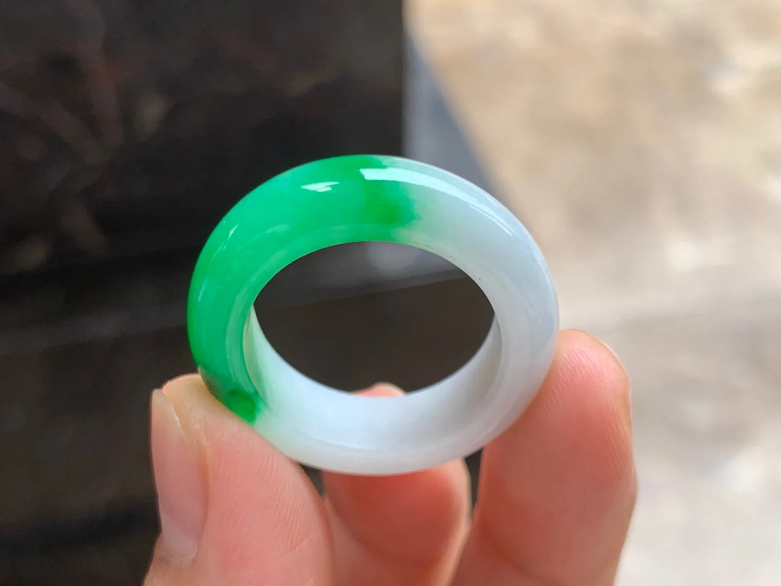 阳绿色指环 色阳 玉质温润 大气