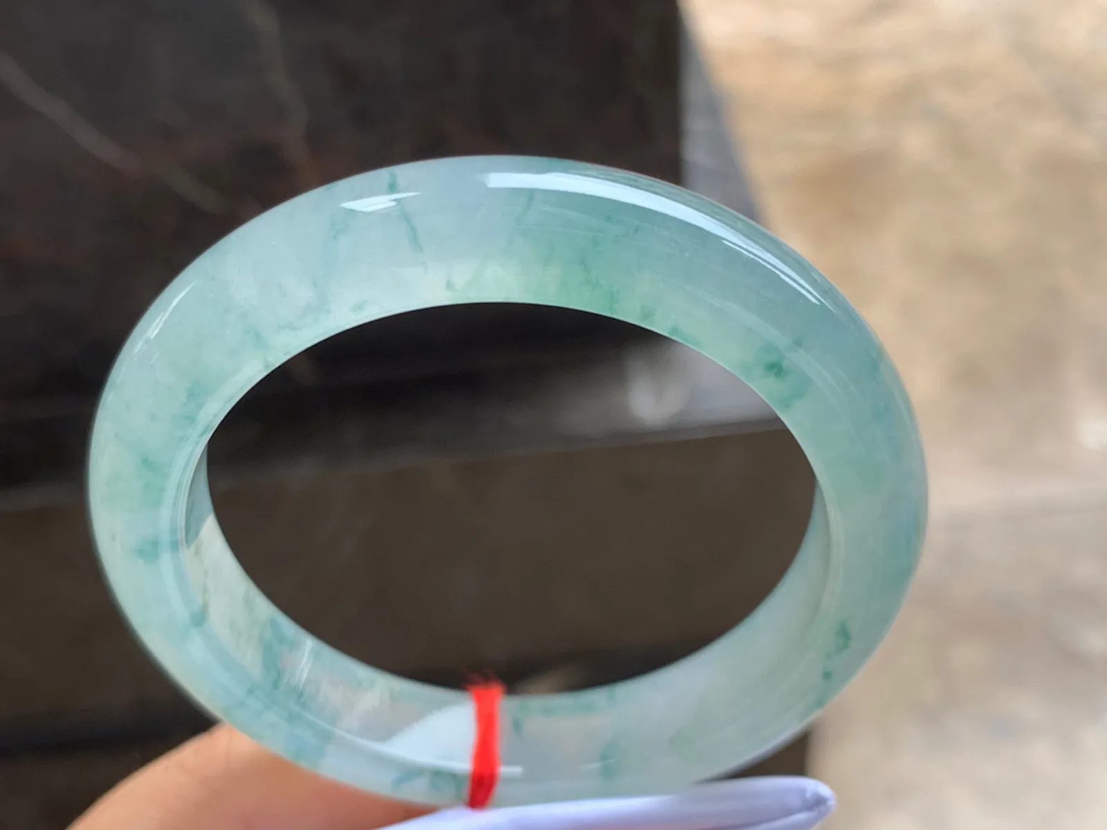 58.5-12-9mm
冰种飘花手镯 水润冰透 花色灵动