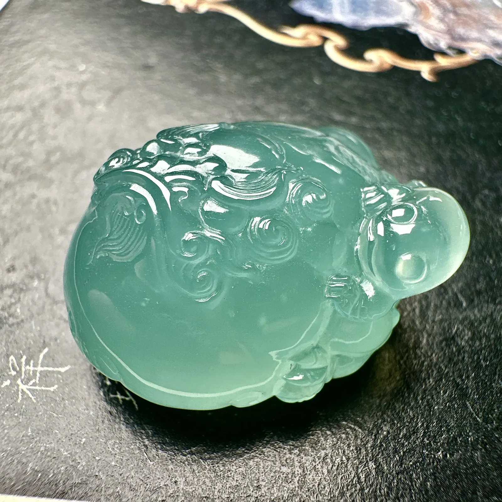 【冰种天空蓝三足金蟾】招财神兽，种水上乘，晶莹剔透，纯净通透，莹光感很强