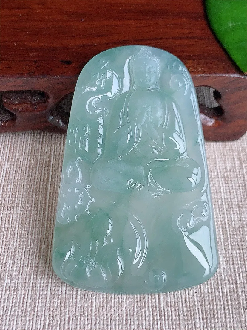 a货翡翠老坑冰种飘花大日如来吊坠 尺寸59.3×37.6×5.2mm 重量26.58g 0604
