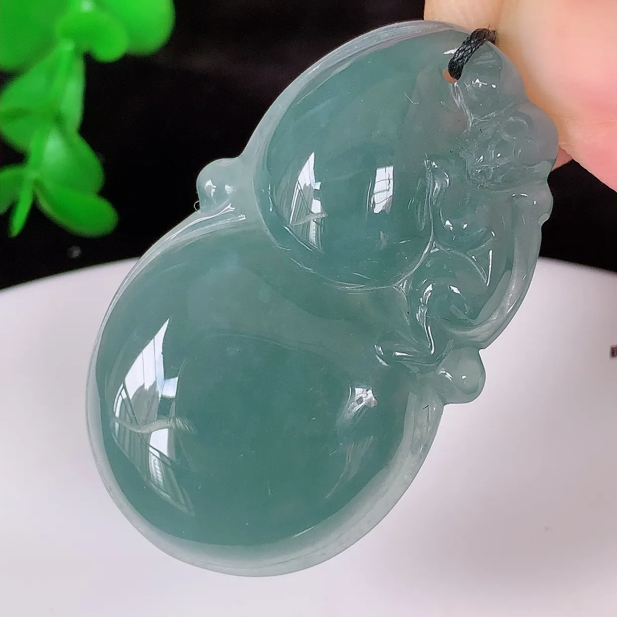 自然光实拍，冰胶满色翡翠葫芦吊坠 葫芦寓意福禄双全，财源滚滚，饱满 清新脱俗  佩戴效果优雅迷人！#661.3尺寸40*23.5*7mm
