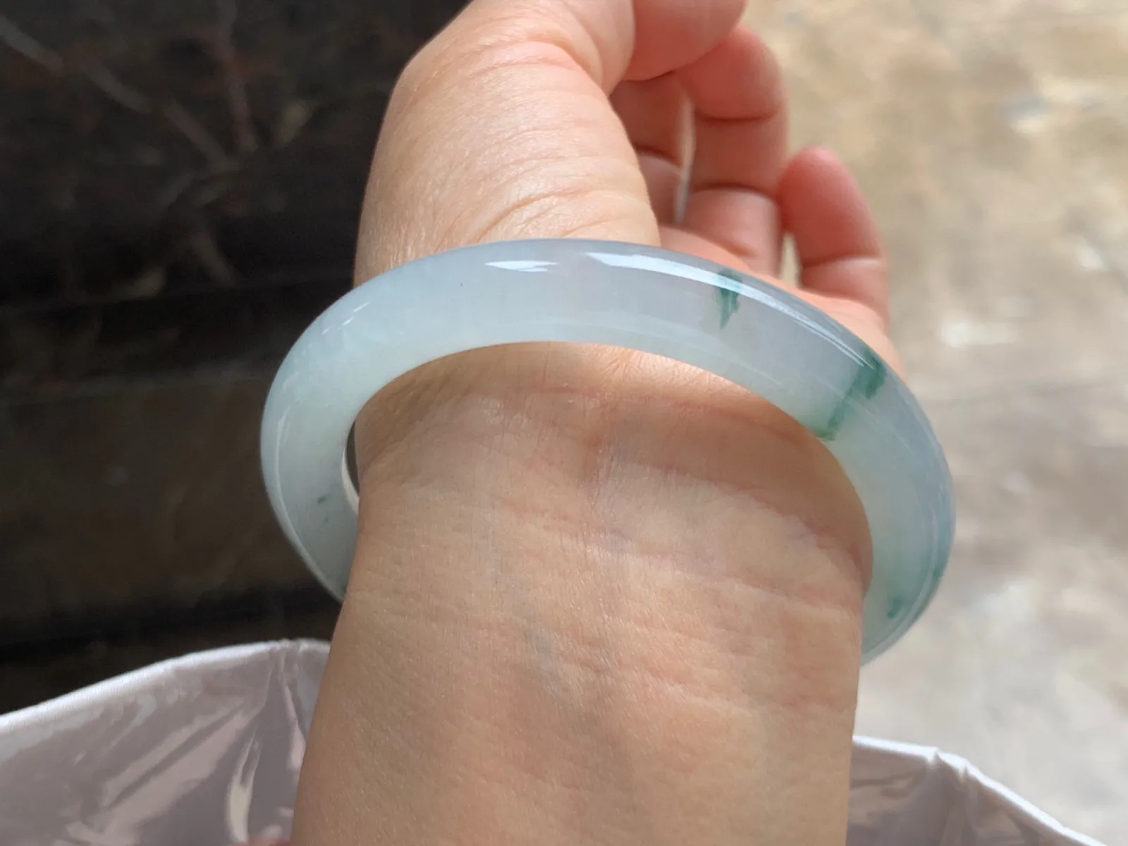 55-9mm
冰种飘花手镯 冰透 水草花 上手漂亮