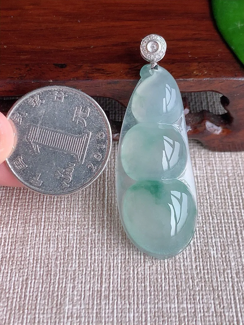 a货翡翠老坑冰种18K金镶嵌飘花四季豆福豆平安豆吊坠 尺寸50×43×17.5×6mm 重量8.22g 0604