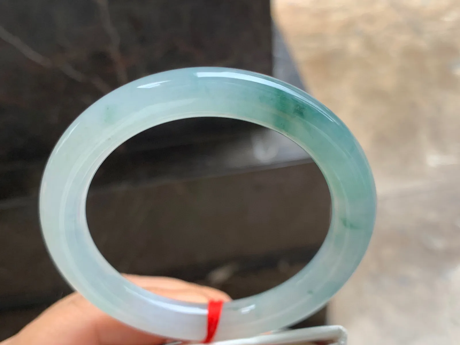 55.5-9mm
冰种飘花圆条手镯 水润冰透 清爽