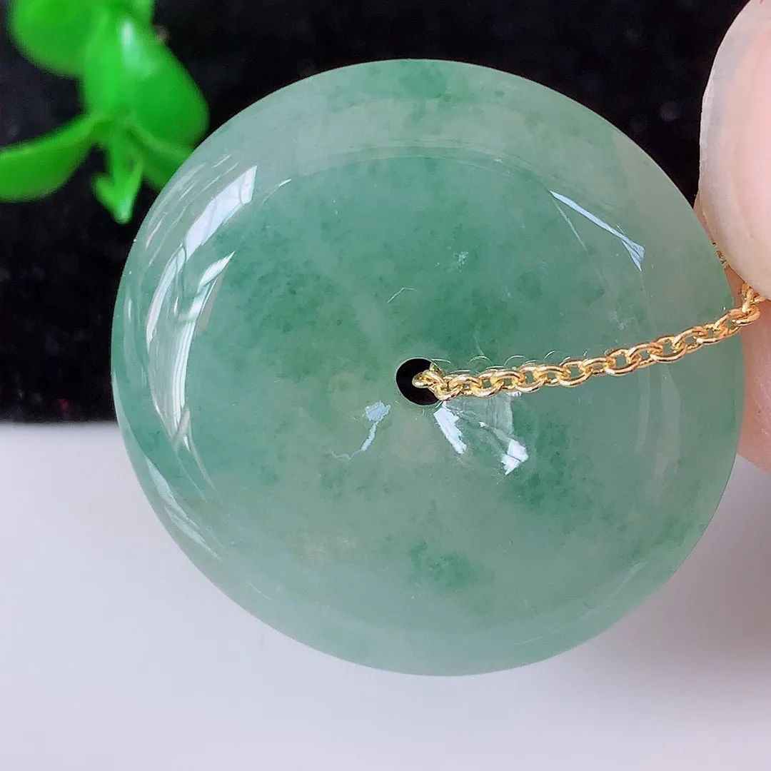 自然光实拍 冰飘花平安扣吊坠 水润光泽，灵动飘逸 寓意平平安安  佩戴上身效果端庄漂亮！#008.2尺寸26.5*5.2mm