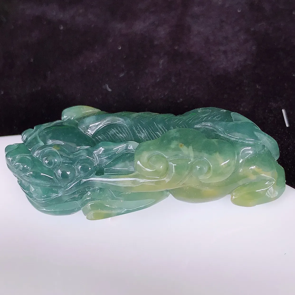 自然光实拍 冰糯种双彩招财貔貅吊坠 民间有“一摸貔貅运程旺盛 再摸貔貅财运滚滚， 三摸貔貅平步青云 ”的 美好祝愿#726.1尺寸48*20*13mm