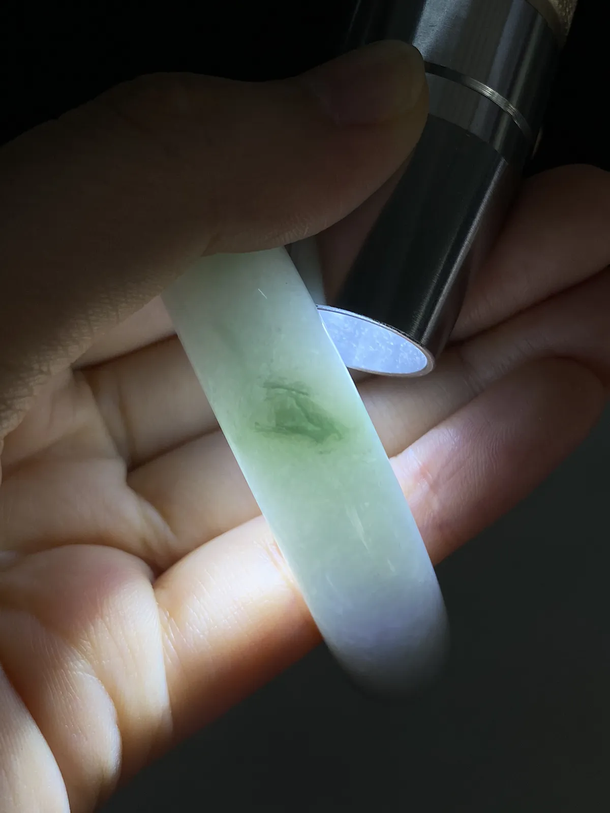 正圈56.3圈口，翡翠糯化飘绿手镯