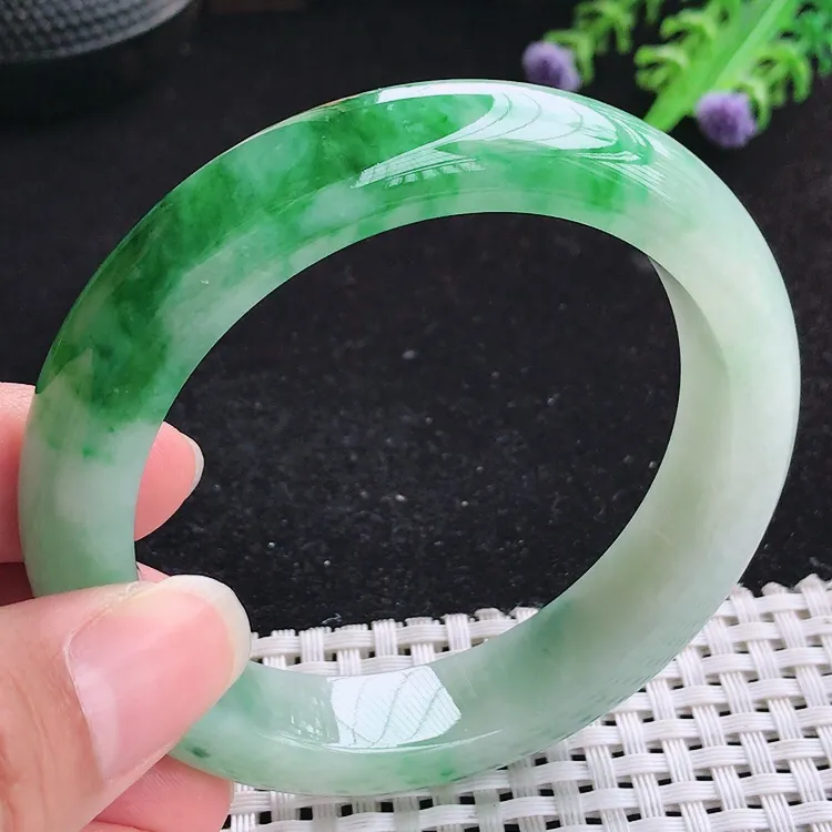 自然光57圈口老坑精美温润飘阳绿手镯厚装翡翠玉镯尺寸57/12.8/9