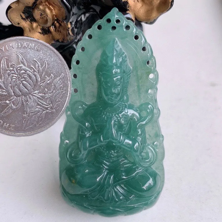 自然光实拍 冰满色观音吊坠，翡翠赐福观音，冰透水润，庇佑守护 种水足 工艺精致，送礼或自留佳选！#404.3尺寸50*26*7.5mm
