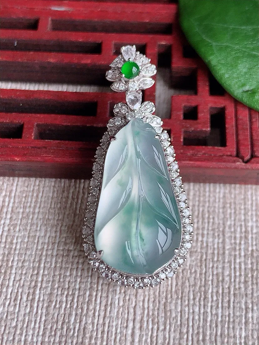 a货翡翠老坑冰种18K金伴钻镶嵌飘花叶子金枝玉叶吊坠 尺寸35.7×15.7×10.6裸石22×12