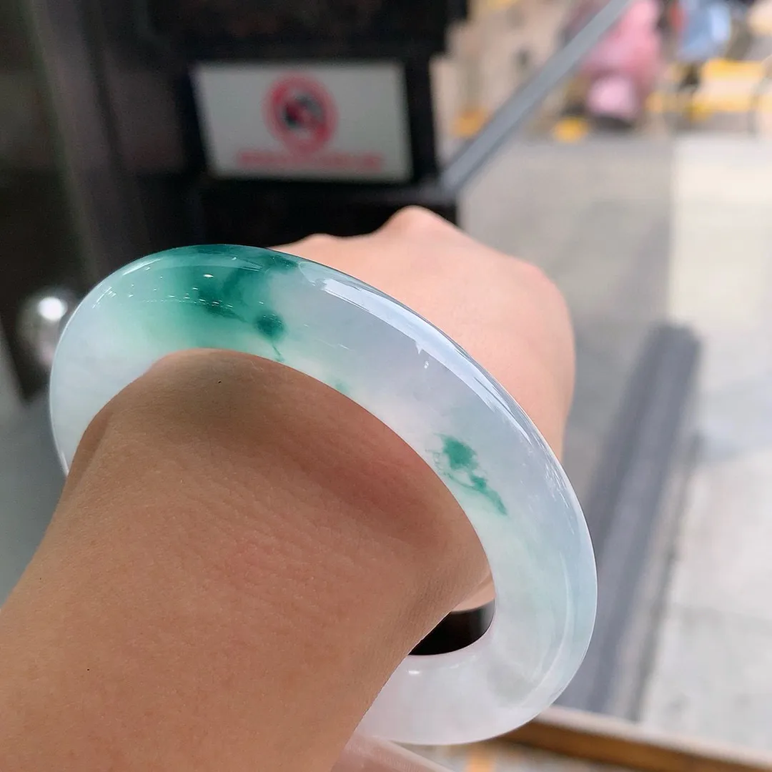 圆条冰玻飘花 无瑕 尺寸:56.5/11.9花美 种水好️️