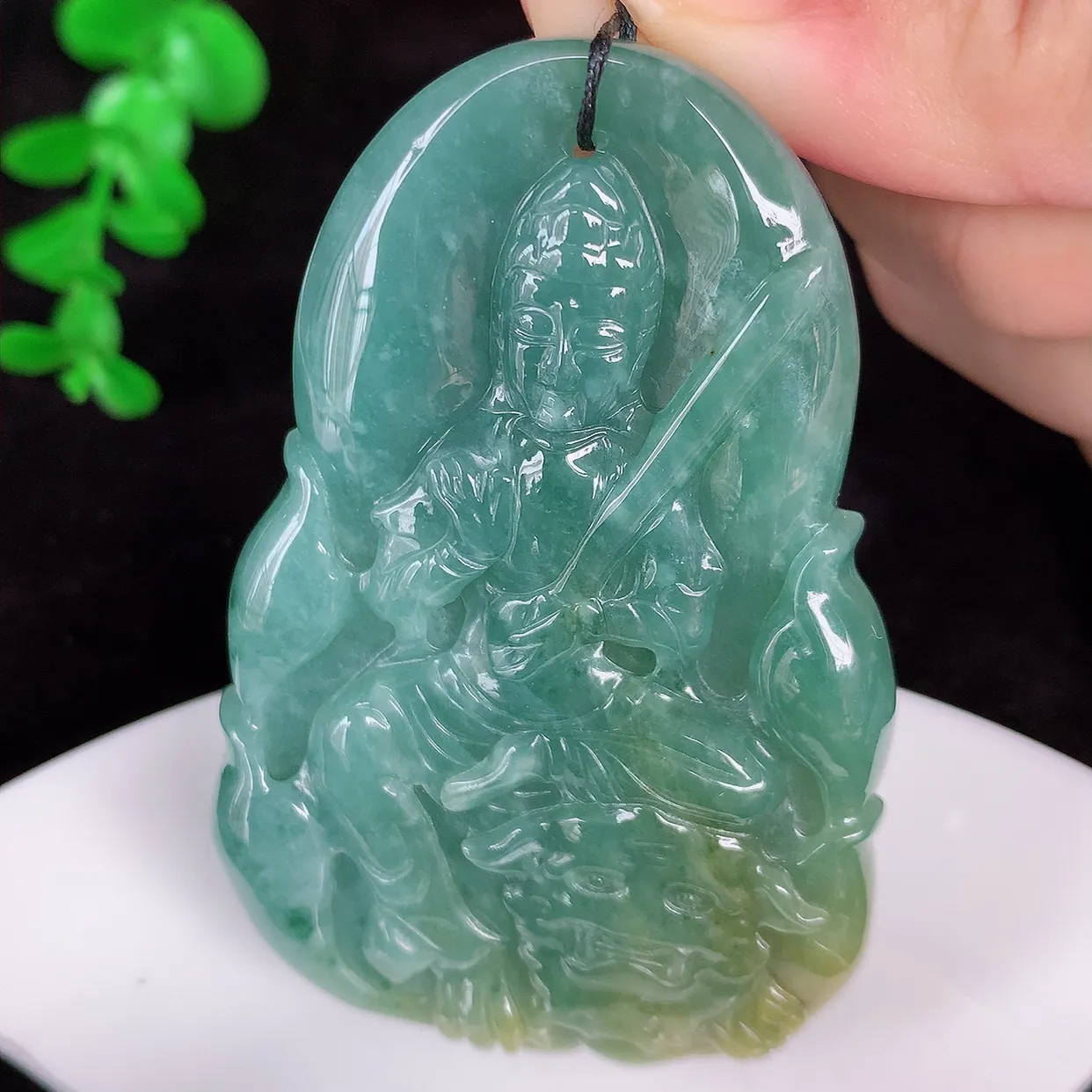 自然光实拍，冰润双彩翡翠文殊菩萨吊坠，赐福观音，种老水足，水润通透 雕工精致，慈祥端庄，美观亮丽#531.4尺寸66*43.5*7mm