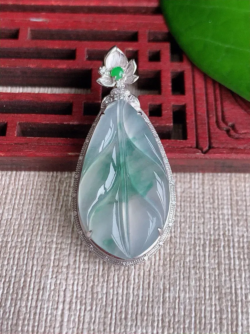 a货翡翠老坑冰种18K金伴钻镶嵌飘花叶子金枝玉叶吊坠 尺寸37.5×17×7.5裸石26.5×14.