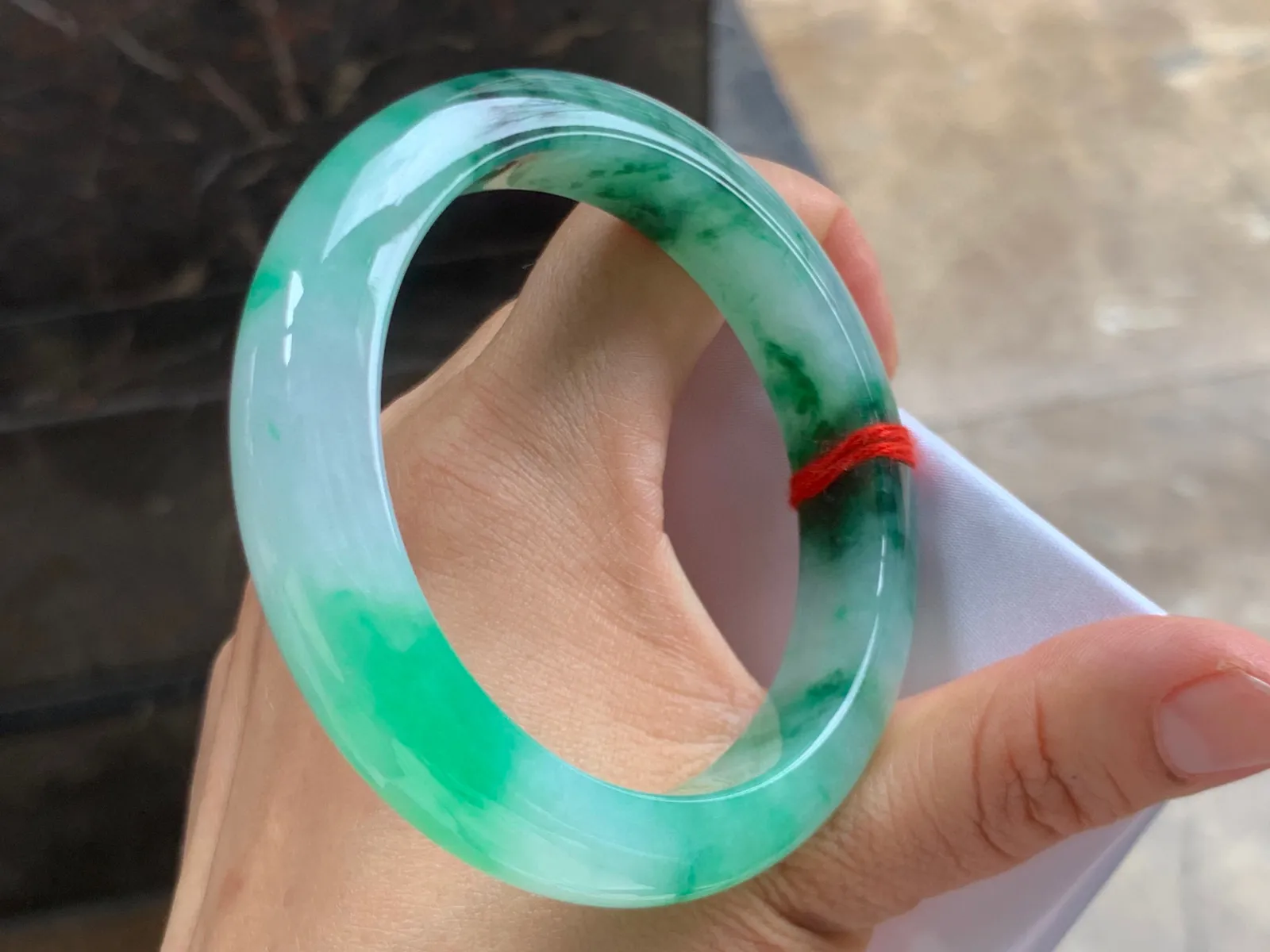 57.5-12.5-9mm
带色手镯 种好细腻 颜色漂亮 上手大气