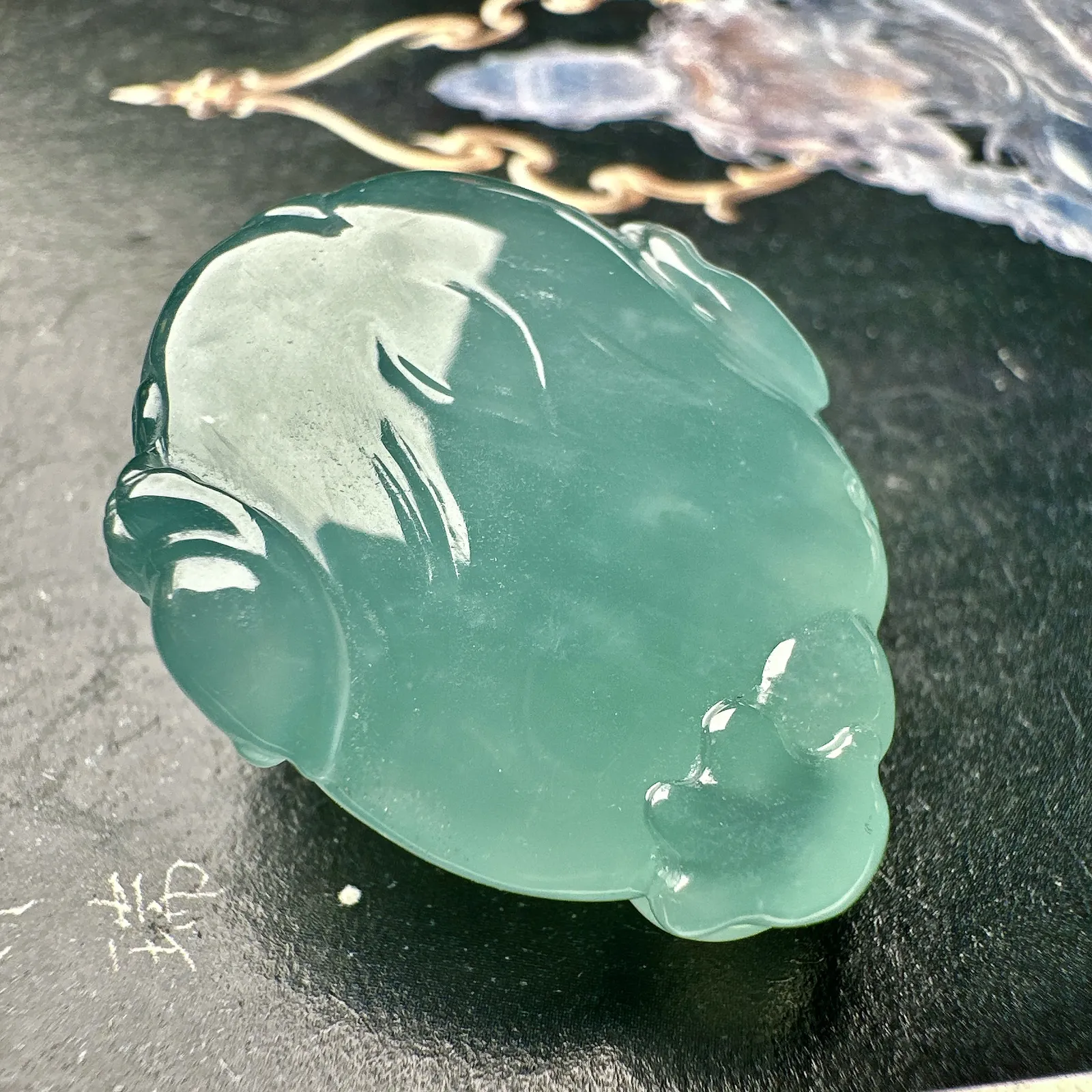 【冰种天空蓝三足金蟾】招财神兽，种水上乘，晶莹剔透，纯净通透，莹光感很强