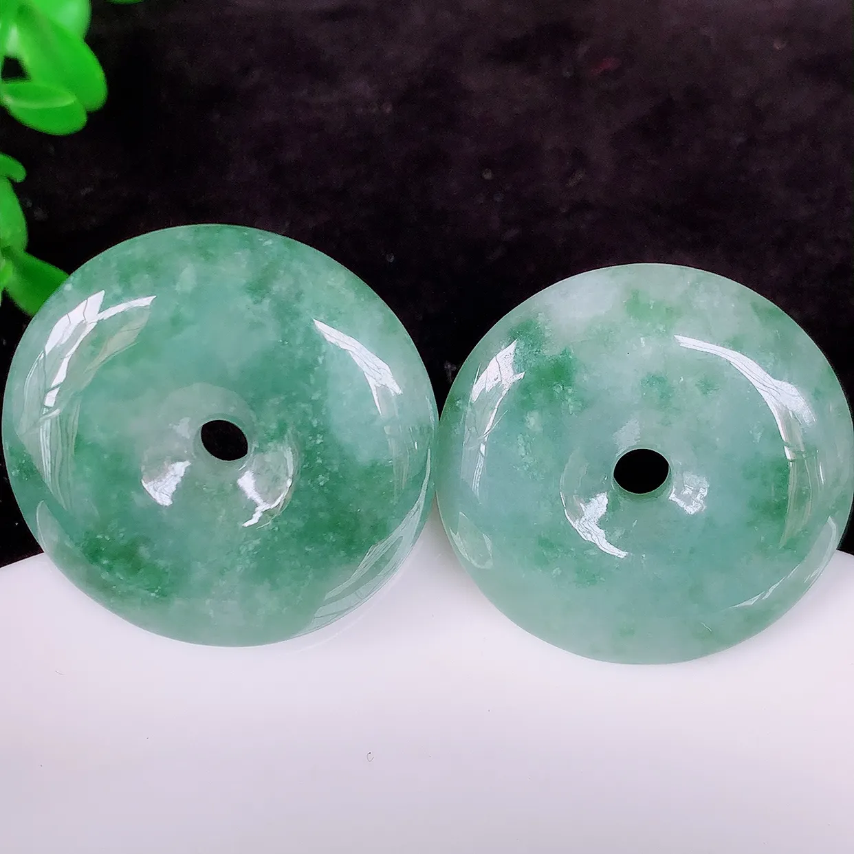 自然光实拍 一对冰润飘花平安扣吊坠，翡翠平安扣，平安是福 很美的料子 平安扣佩戴优雅迷人！#017.