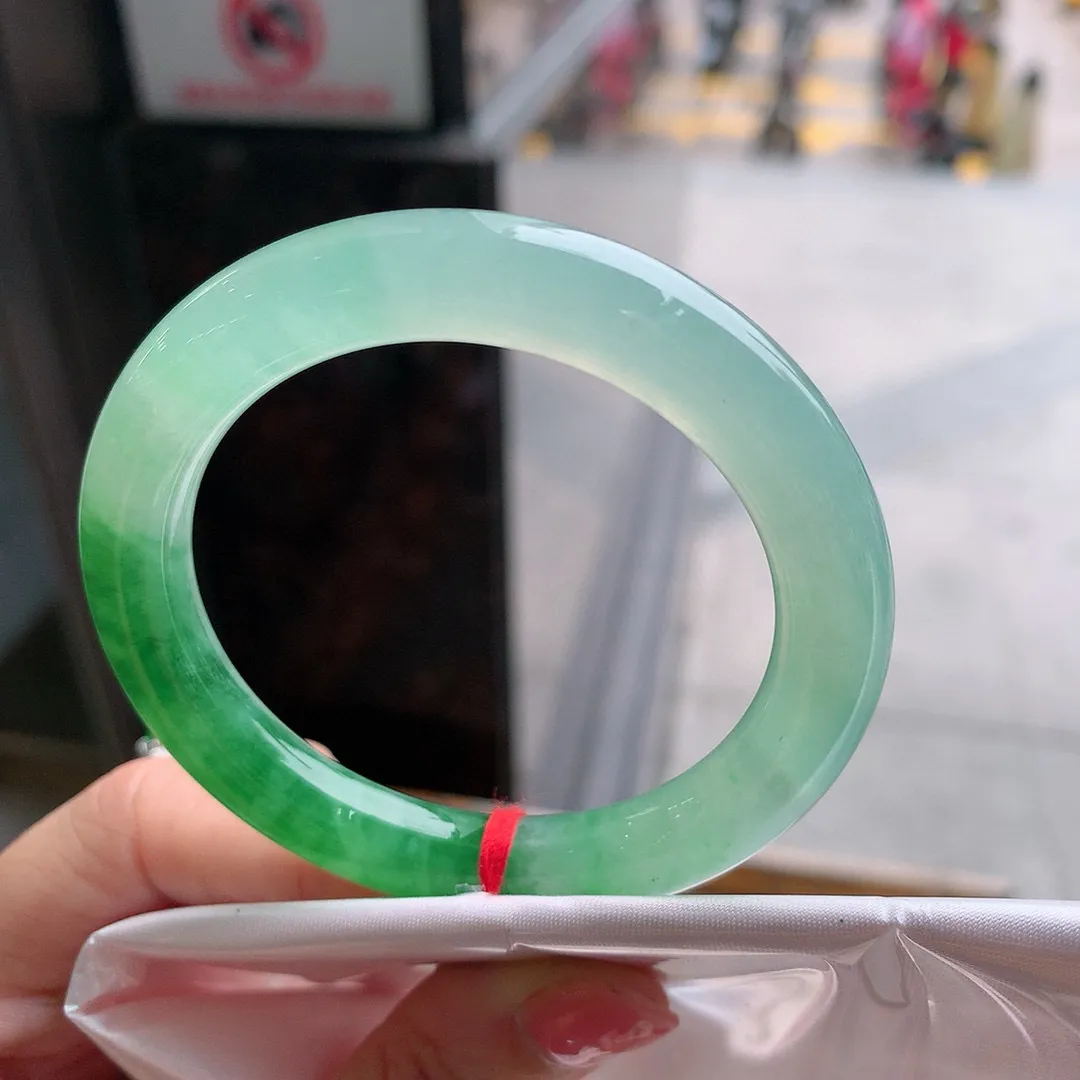 圆条高冰阳绿 一丝细纹 尺寸:51.2/9.1 种色俱佳