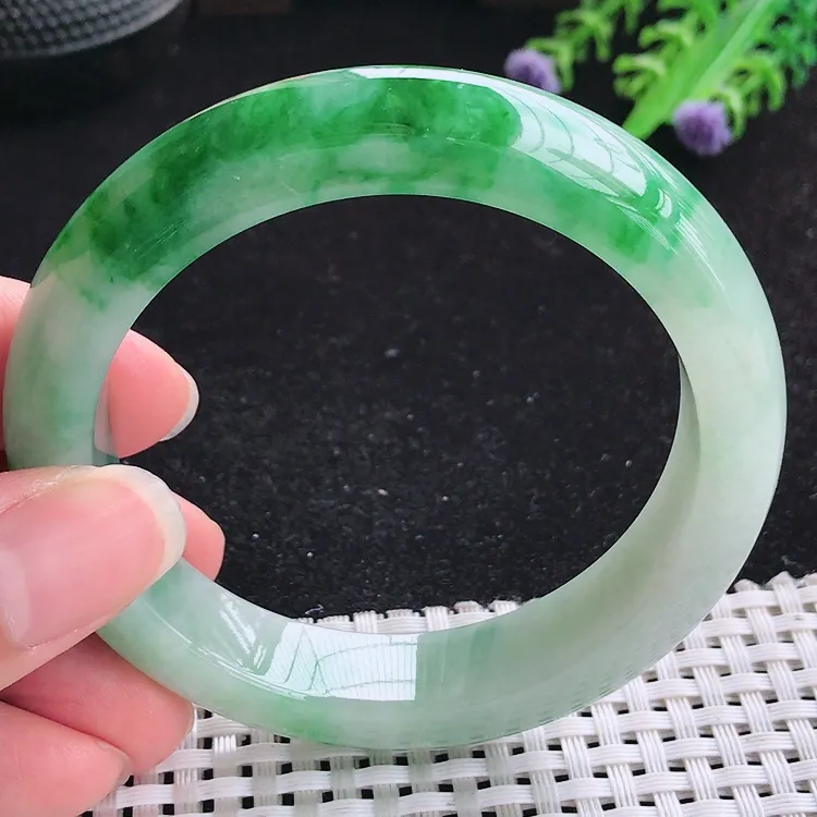 自然光57圈口老坑精美温润飘阳绿手镯厚装翡翠玉镯尺寸57/12.8/9